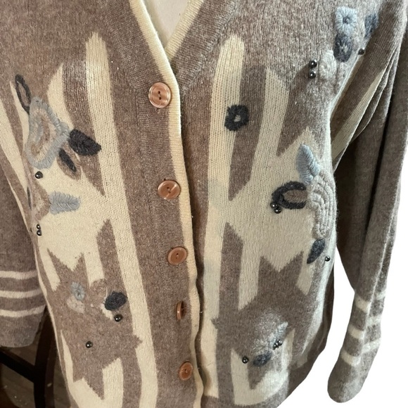 Yessica Vintage 72% Wool Button Up Long Sleeve Embroidered VNeck Cardigan 40-42 - Picture 2 of 9